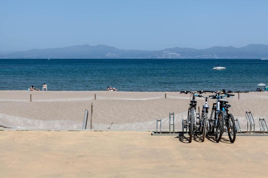 Apartamento Pie De Playa-Wifi Free L' Escala Buitenkant foto